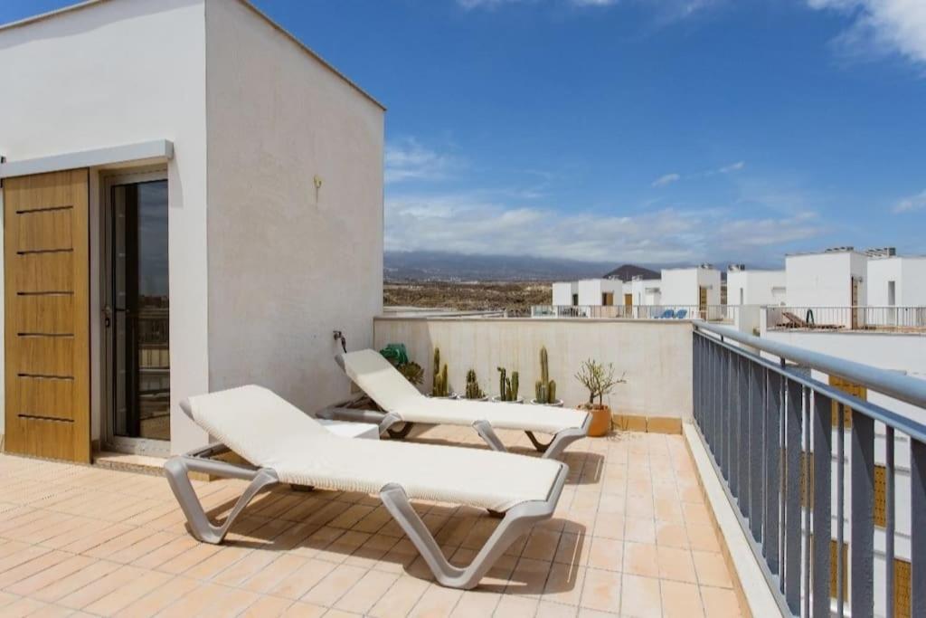 El Medano Beachfront Triplex Penthouse With Pool, Rooftop, Sea View Exterior photo